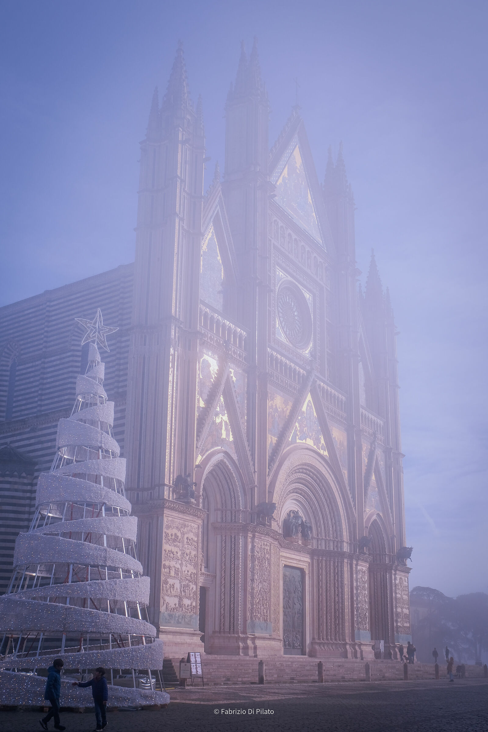 Duomo di Orvieto fra la nebbia...