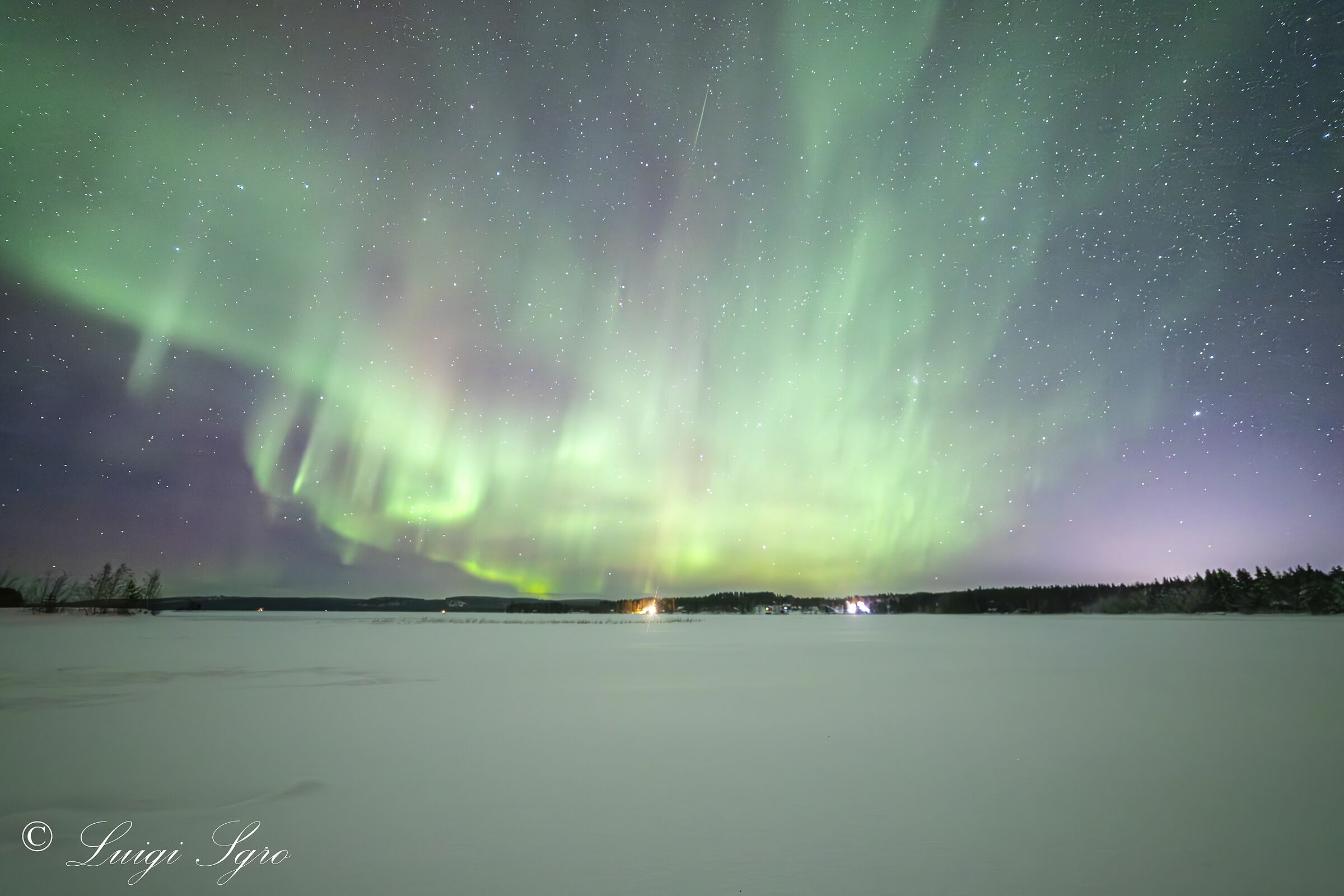 Bursts of lights in the Arctic sky ...