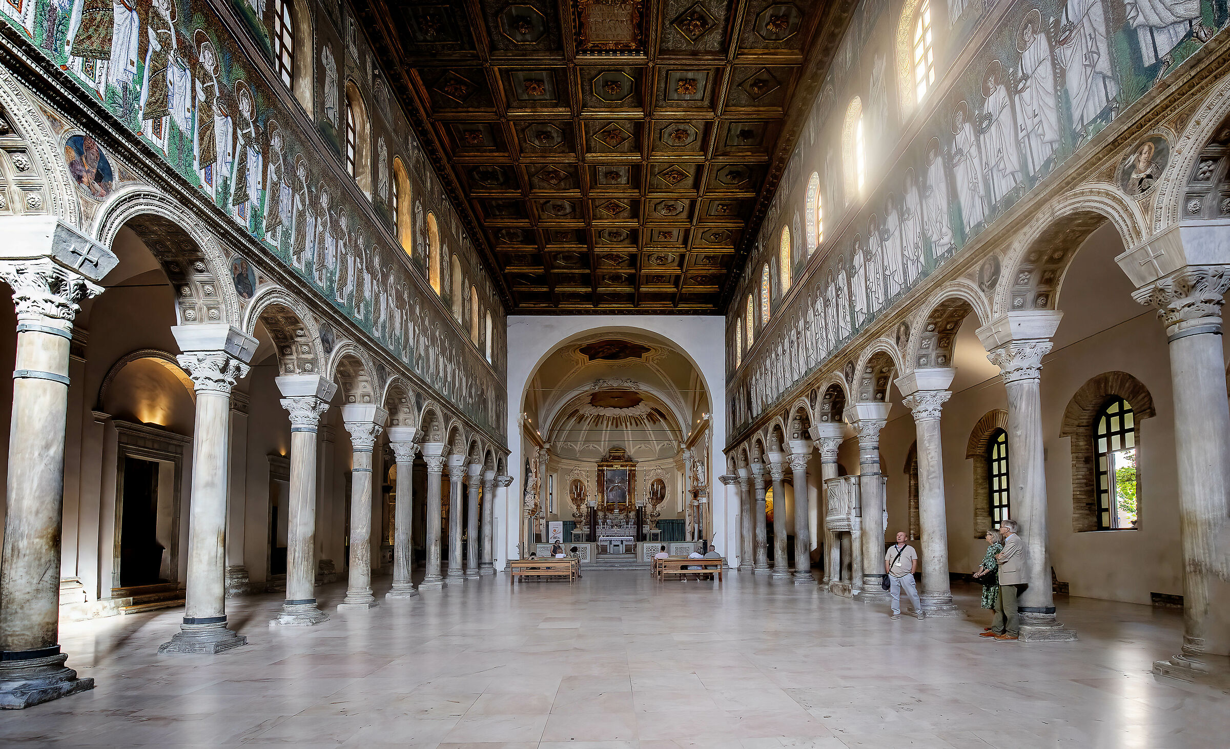 Basilica di Sant'Apollinare Nuovo a Ravenna...(15 foto)...