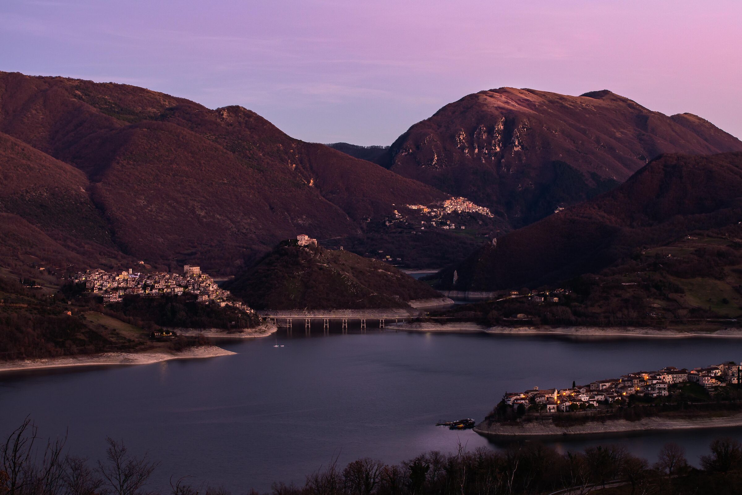 Three villages on Lake Turano ...