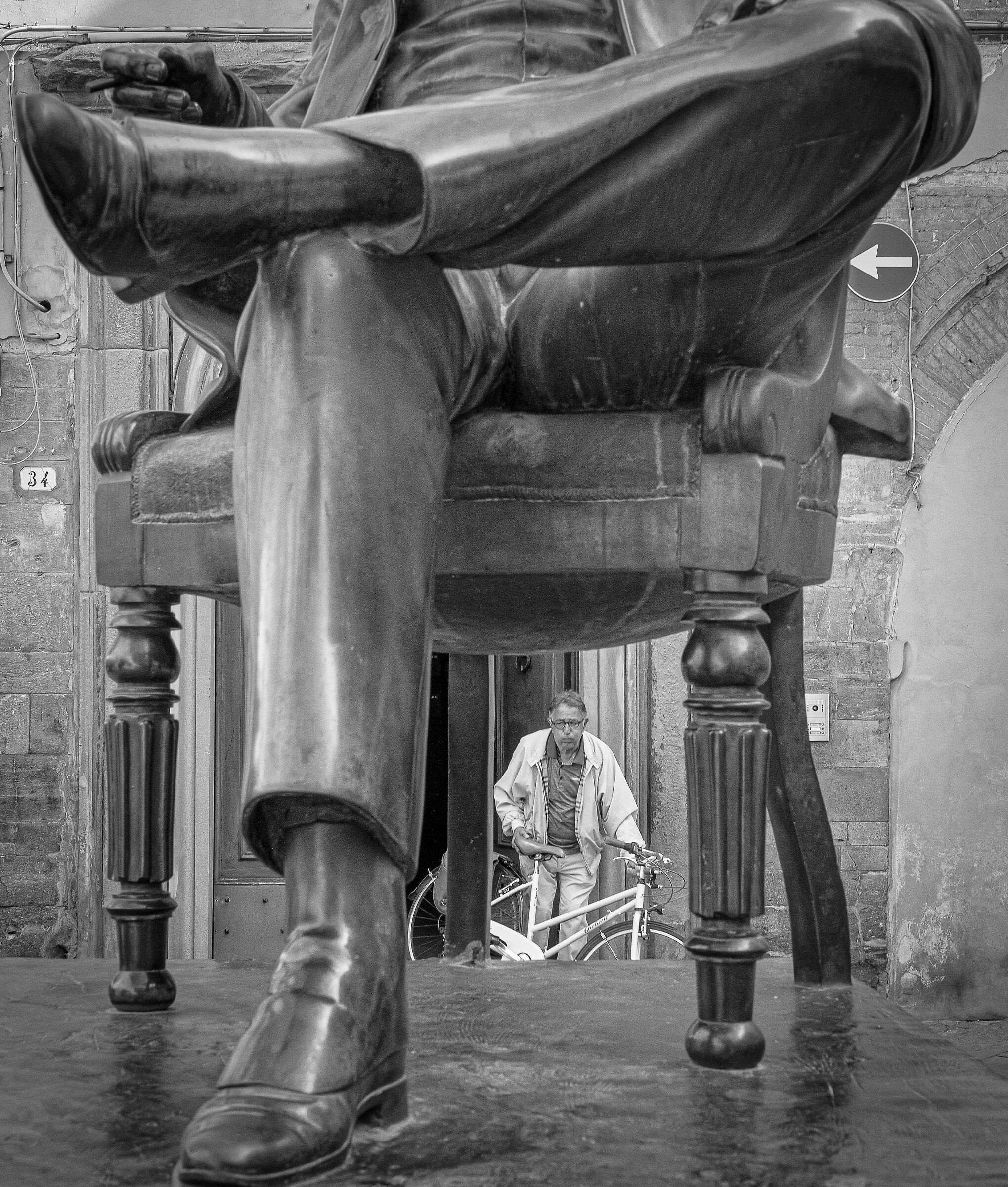 Lucca, statue of G. Puccini...
