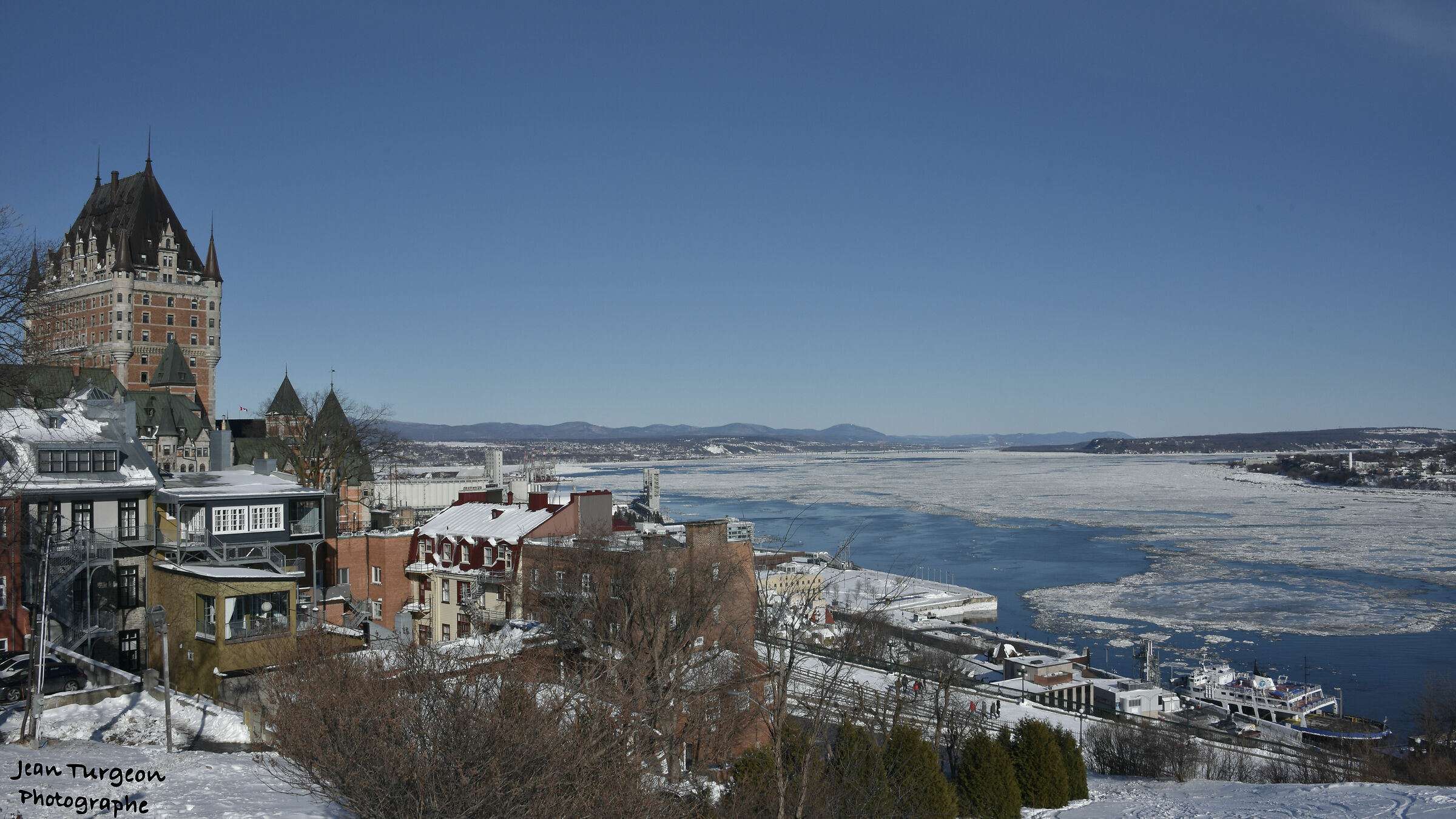 Il freddo, il ghiaccio sul fiume San Lorenzo in Quebec....