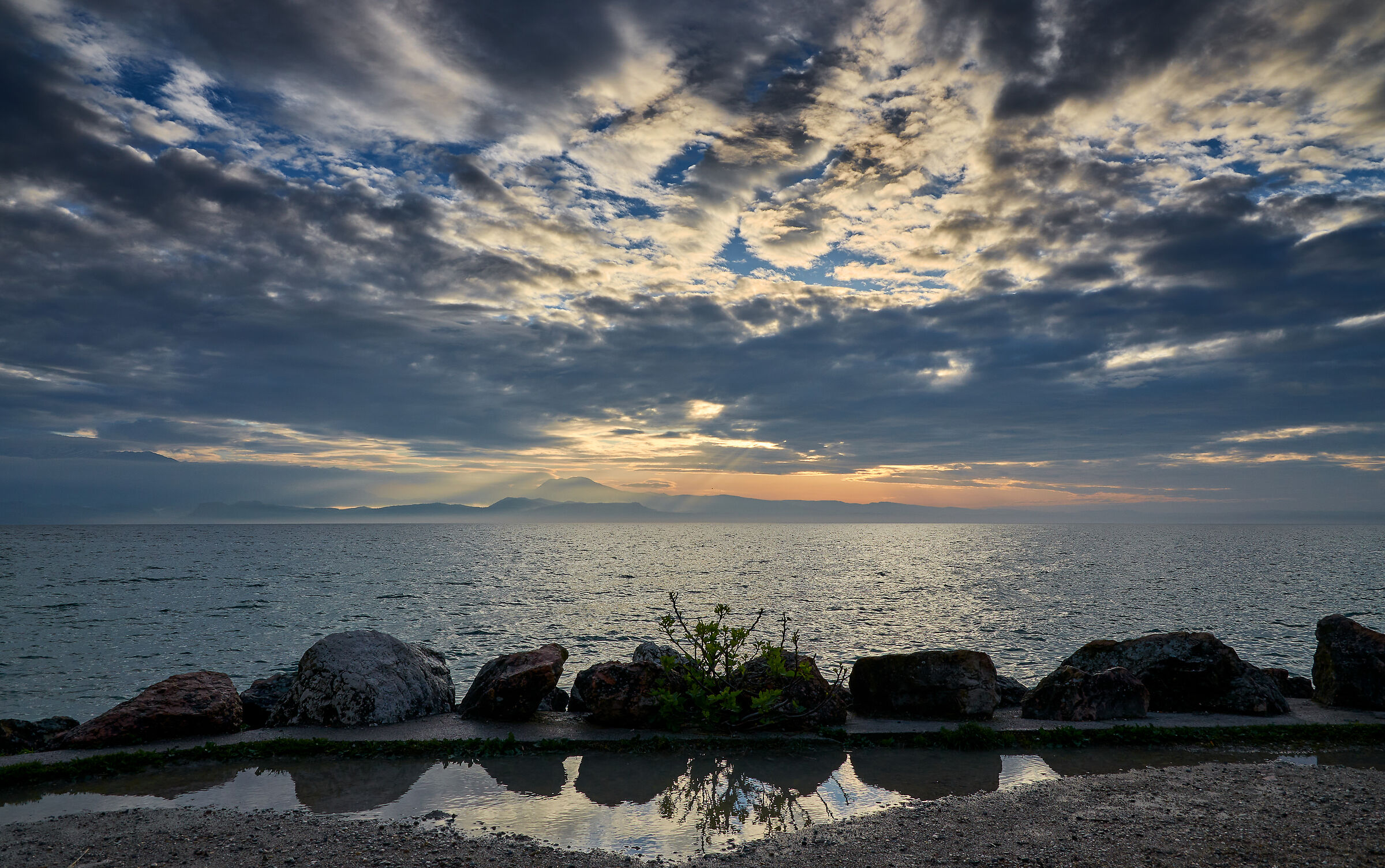 Lago di Garda "alba vista da Sirmione"...