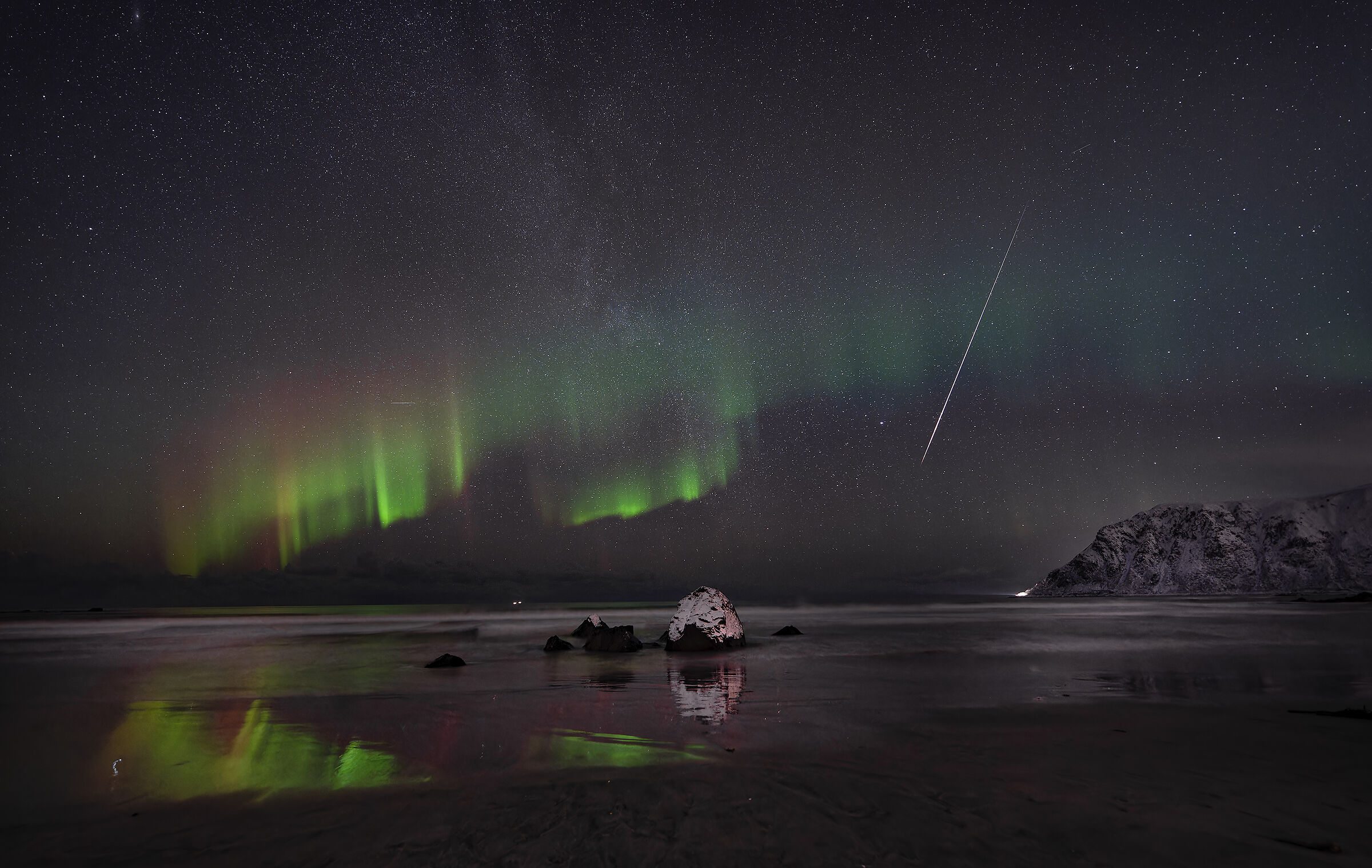 Aurora, asteroid and faint Milky Way...