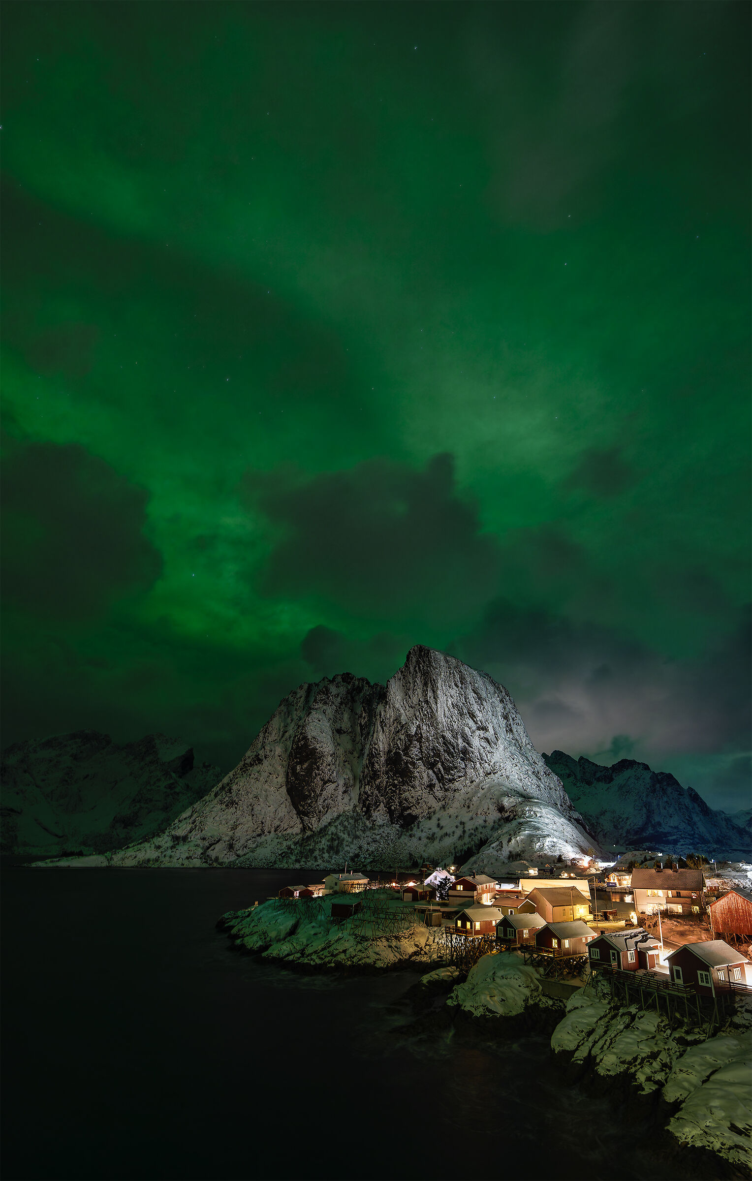 Hamnoy, dawn in the clouds...