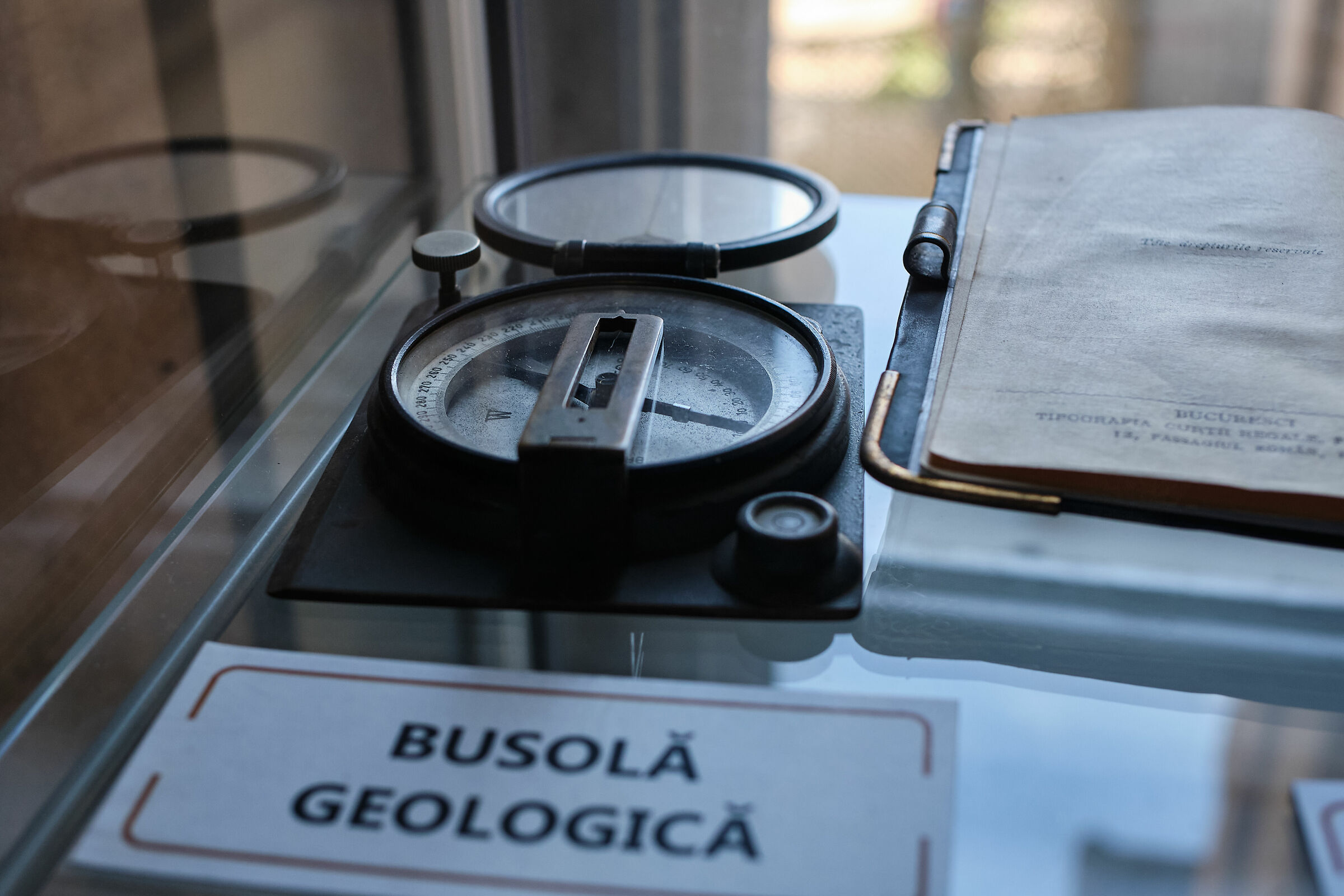Vecchio strumento principale della bussola geologica prima dell'era GPS...