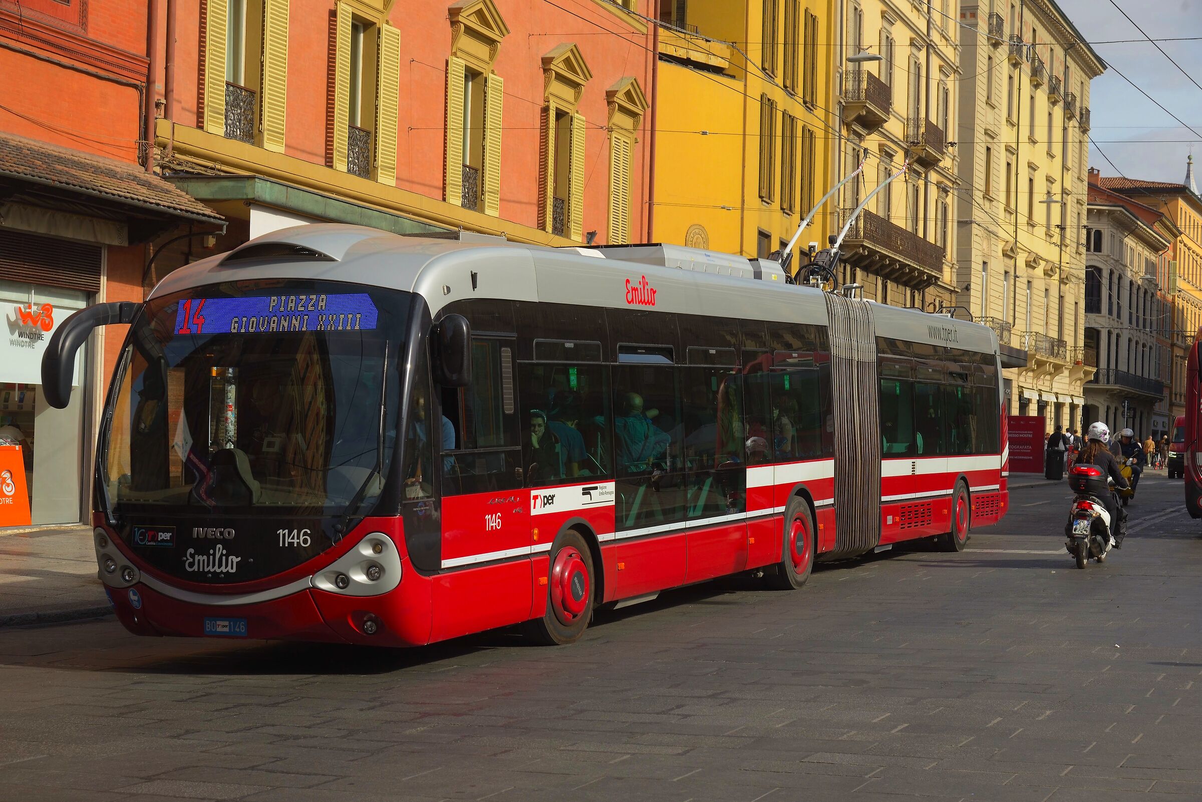 Bolognese Trolleybus ...
