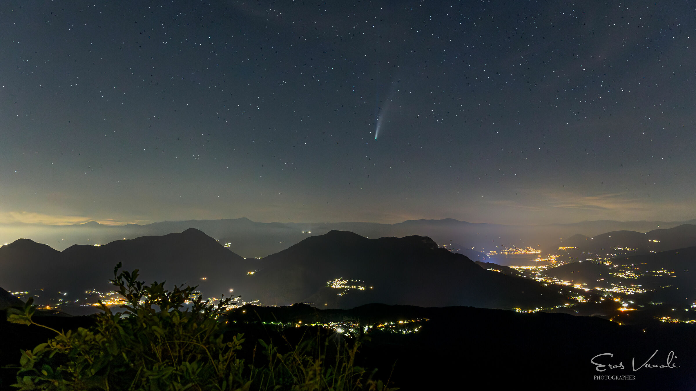 Comet C/2020 F3 (NEOWISE) over Lake Maggiore...
