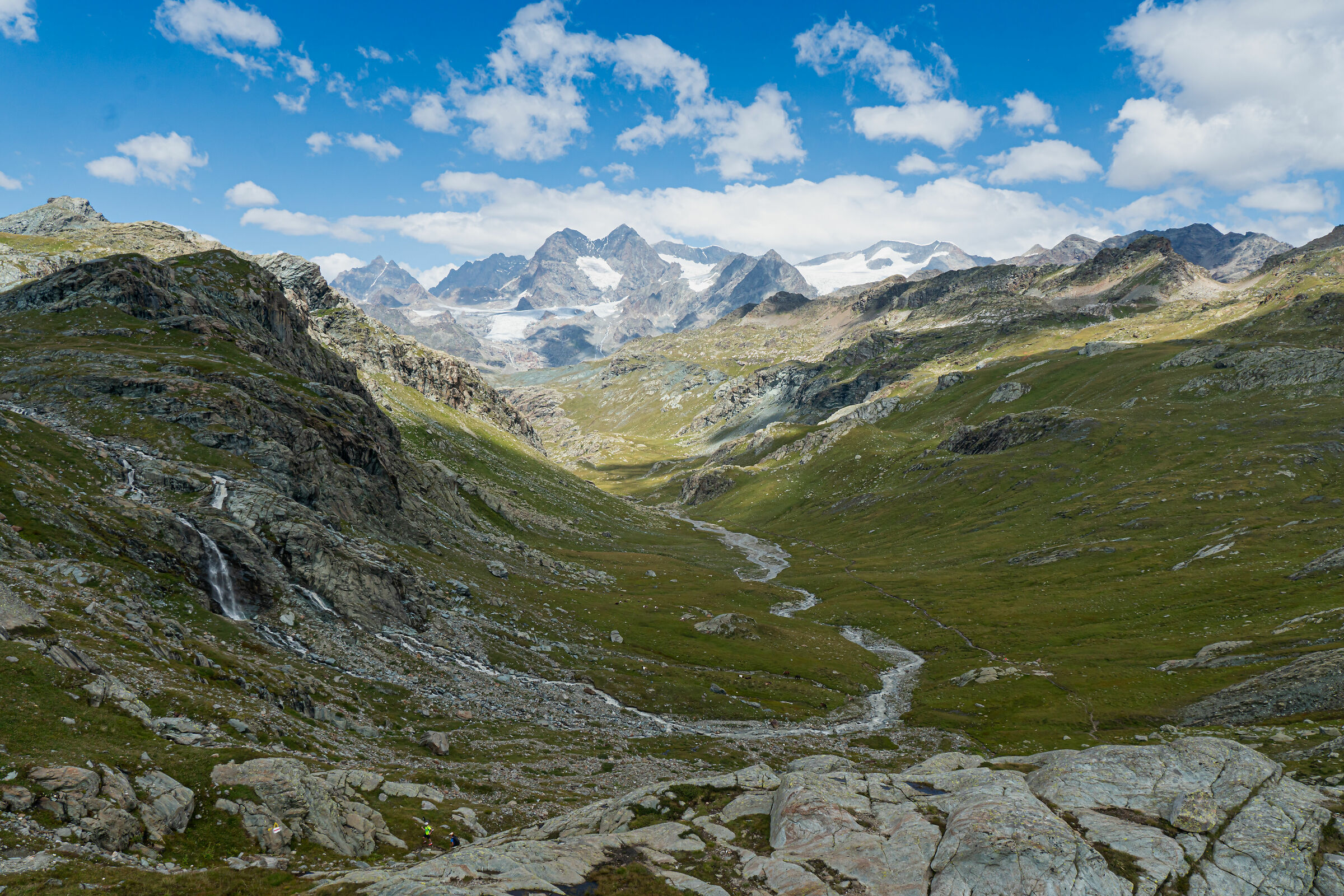 Alpe Poschiavino e gruppo del Bernina in lontananza...