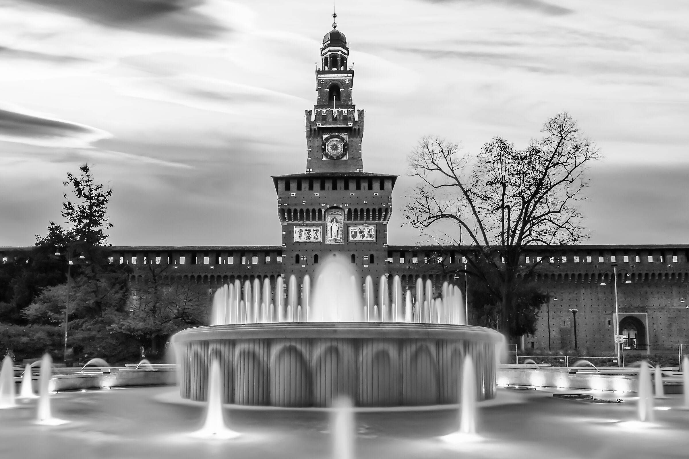 Fontana Piazza Castello  (Milano)...