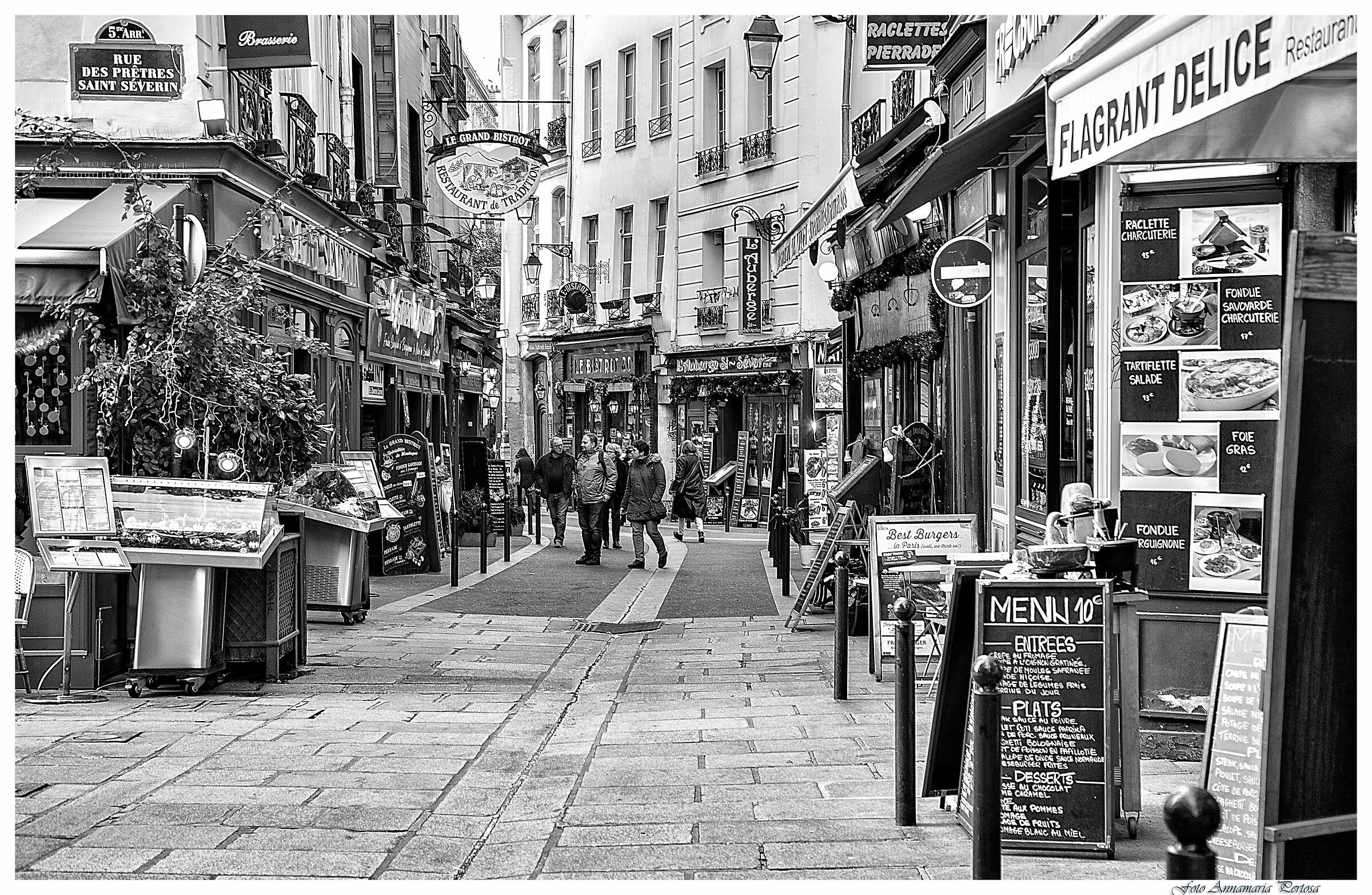 Rue Saint Severin a Parigi...