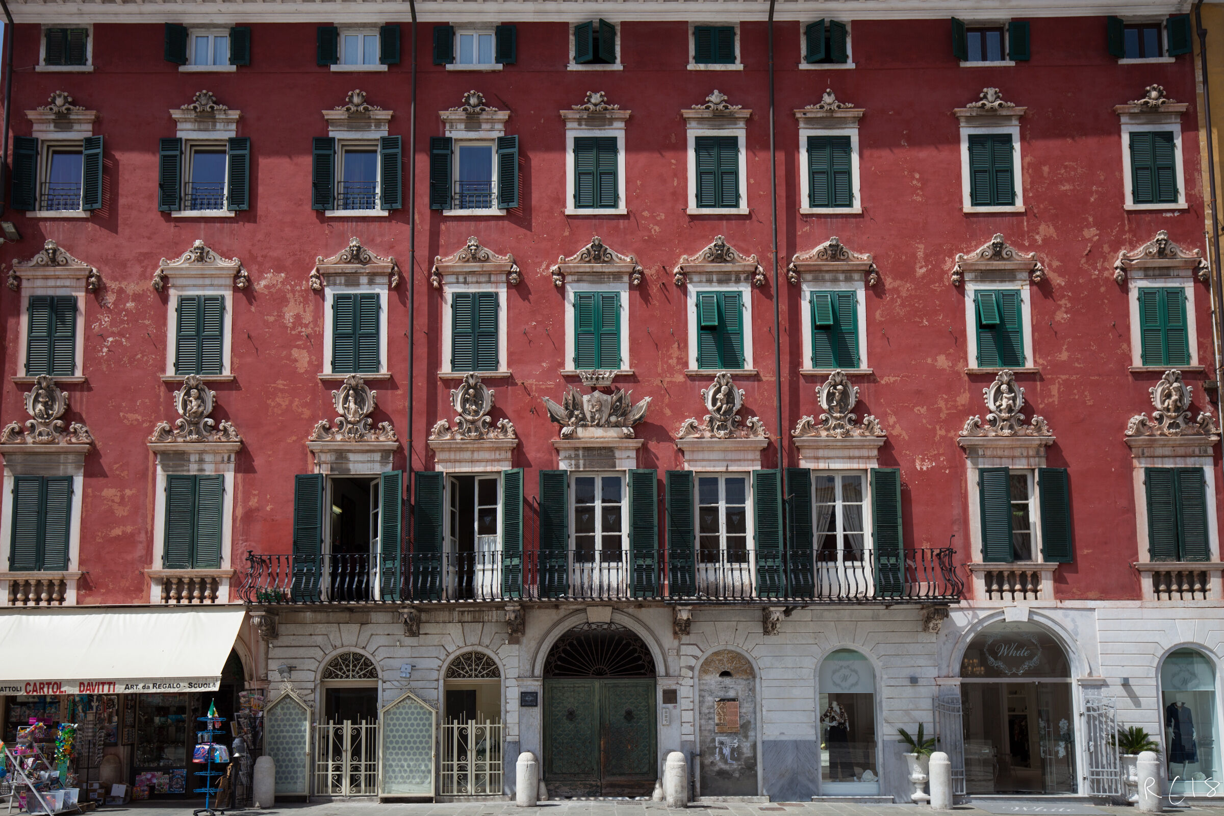 Carrara - Palazzo del medico...