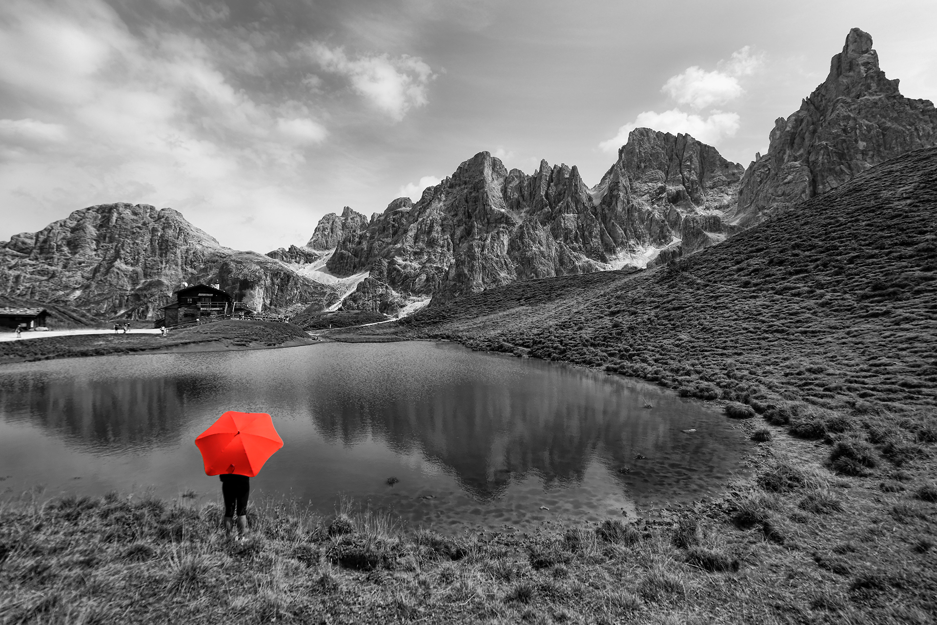 A red umbrella on the lake...