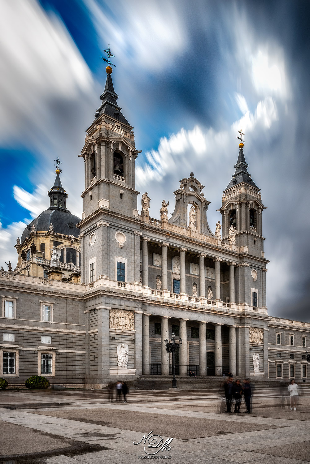 Catedral de Santa María la Real de la Almudena-Madrid...