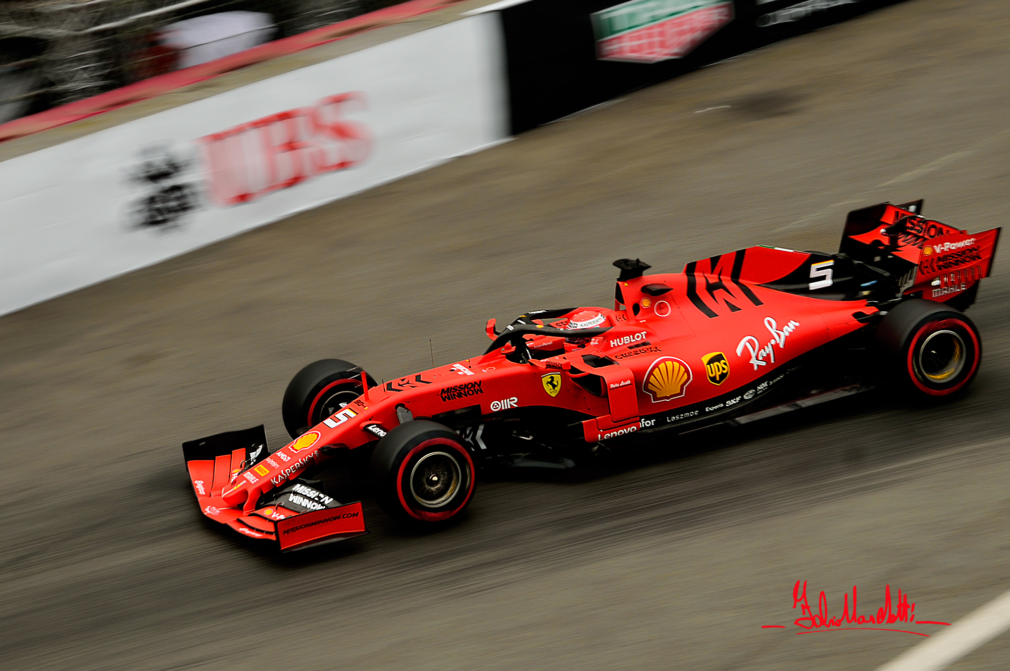 Sebastian Vettel su Ferrari sf90...