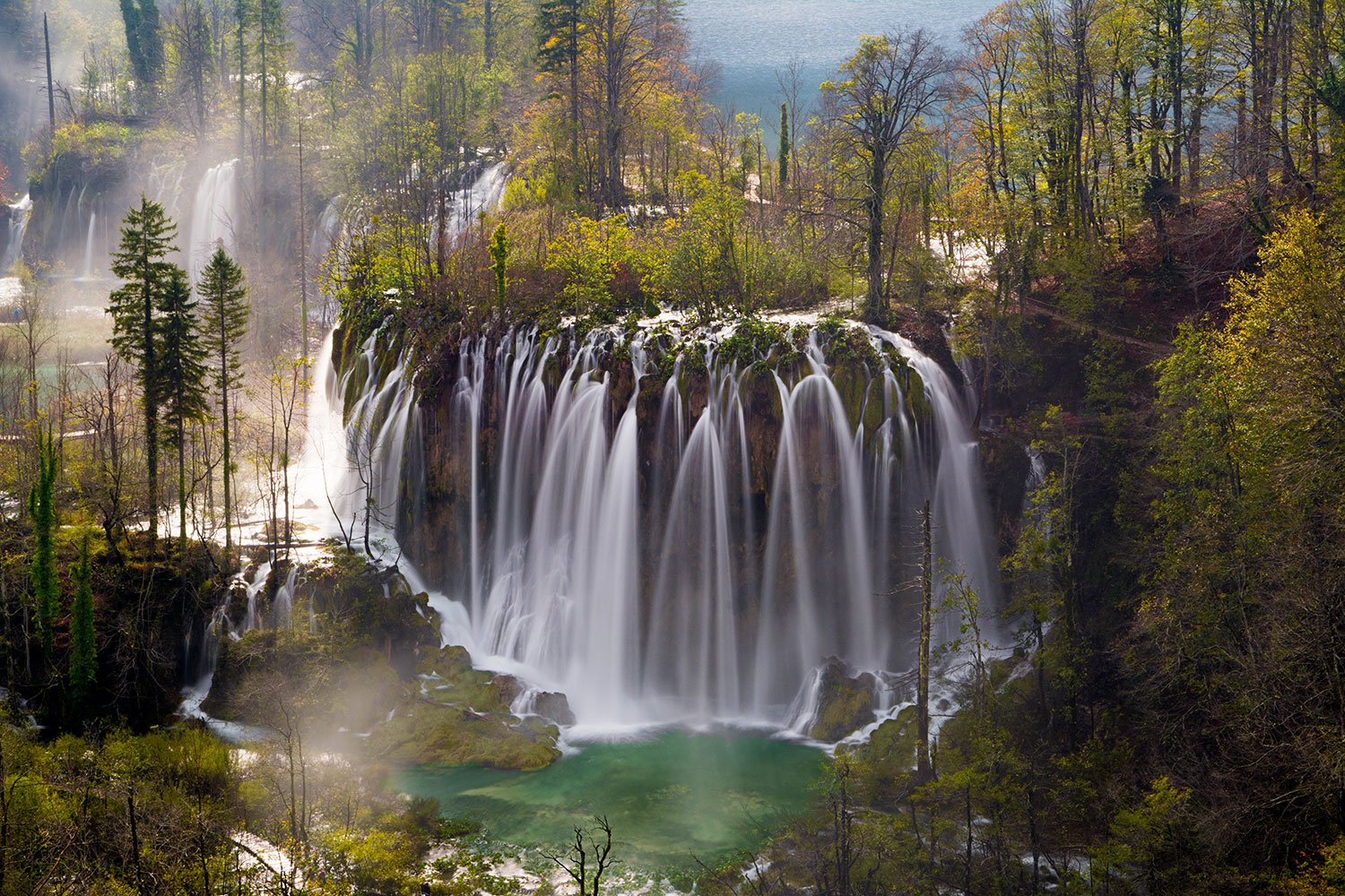 2 mins - Plitivice Lakes in autumn - Croatia...