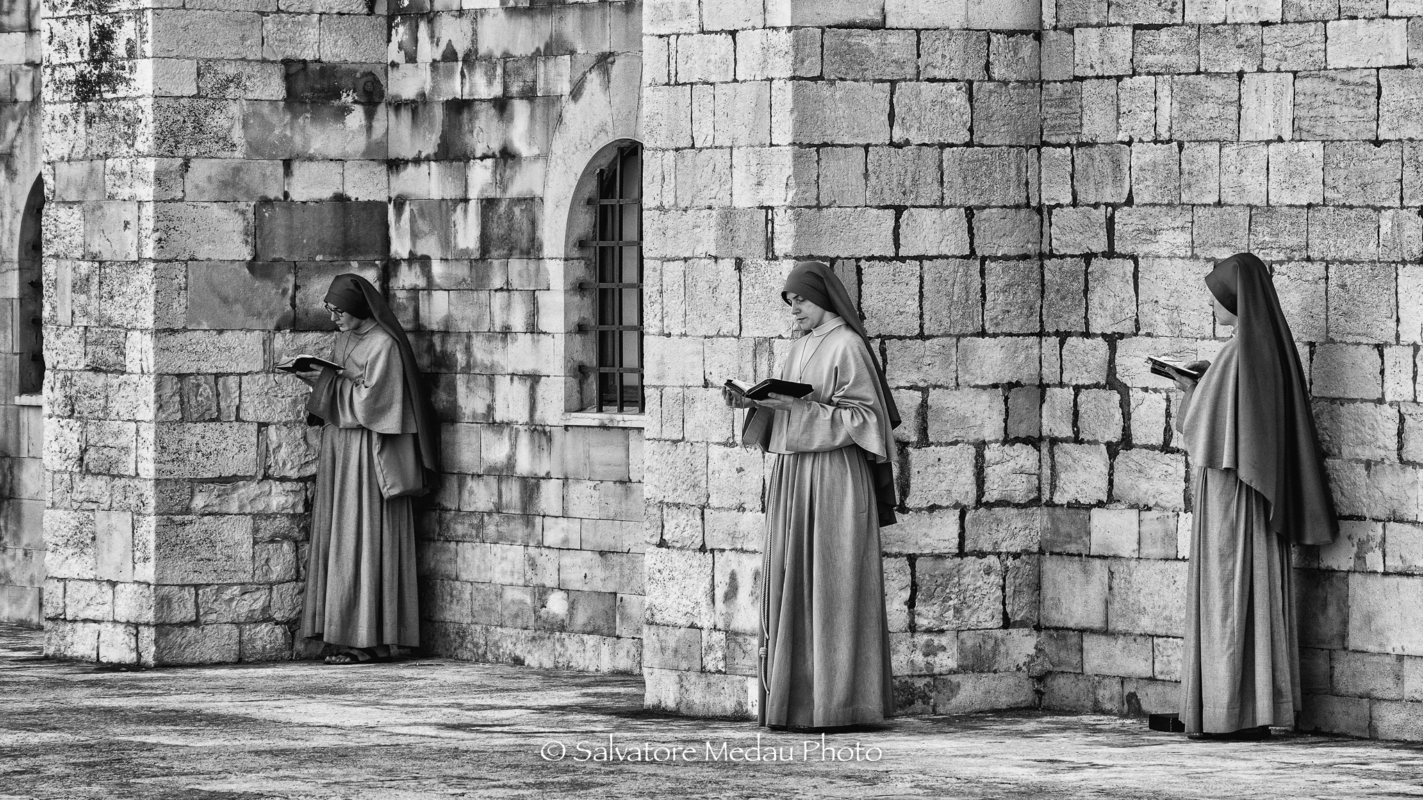 Cathedral of Trani, nuns in prayer....