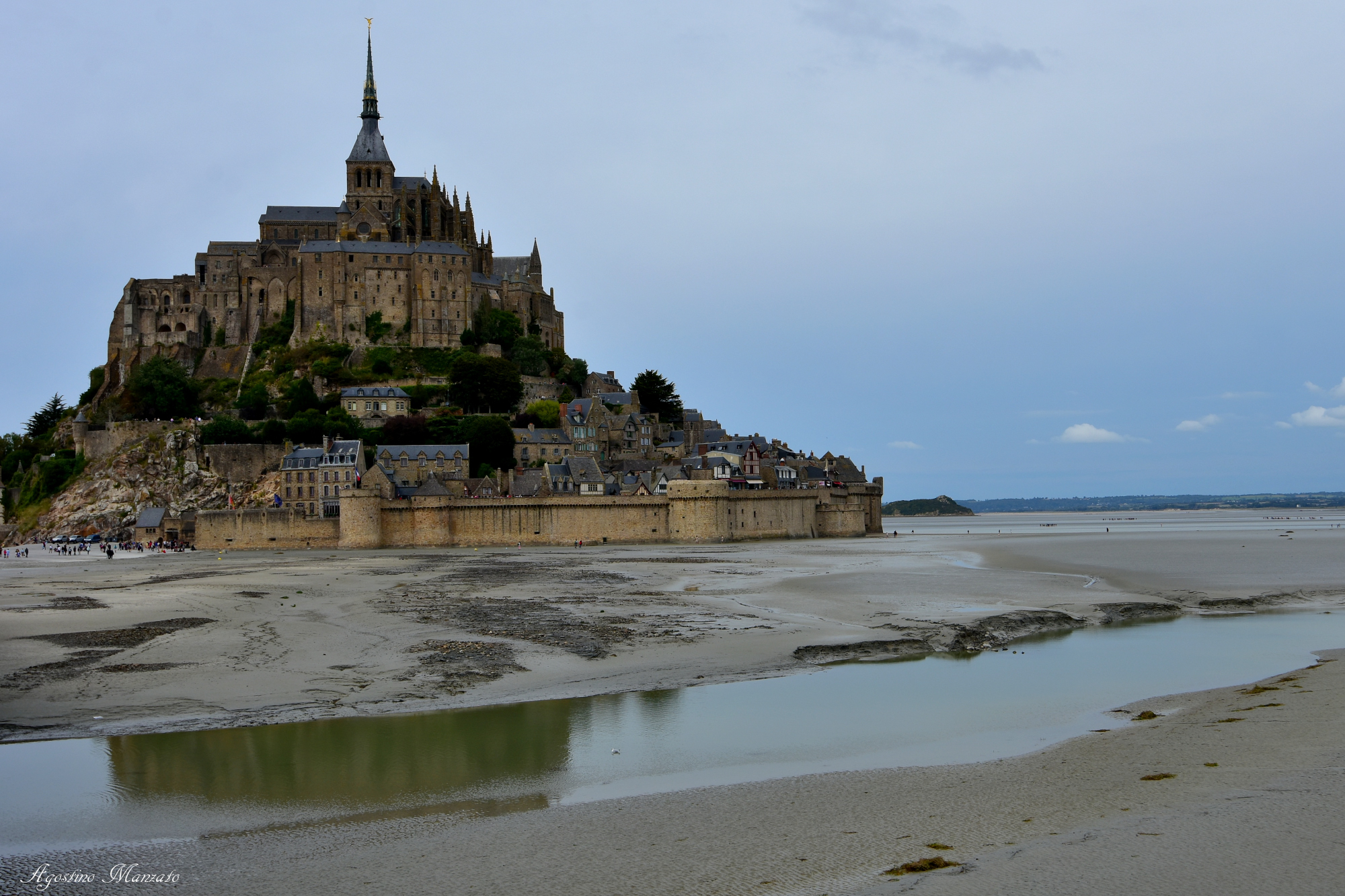 Mont Saint Michel con la bassa marea...