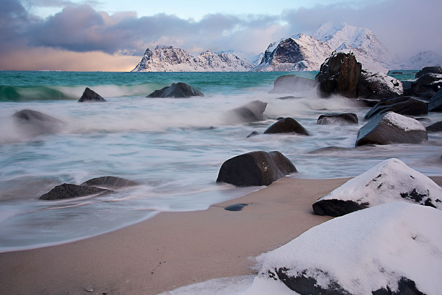 Spiaggia di Myrland in inverno - Isole Lofoten...
