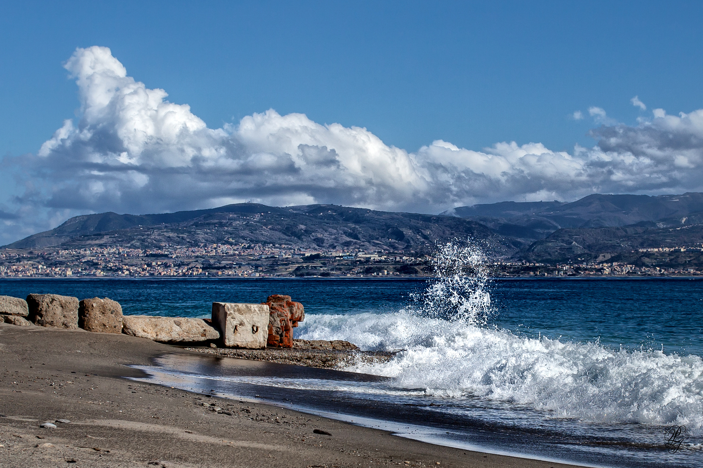 walk by the Strait of Messina ...