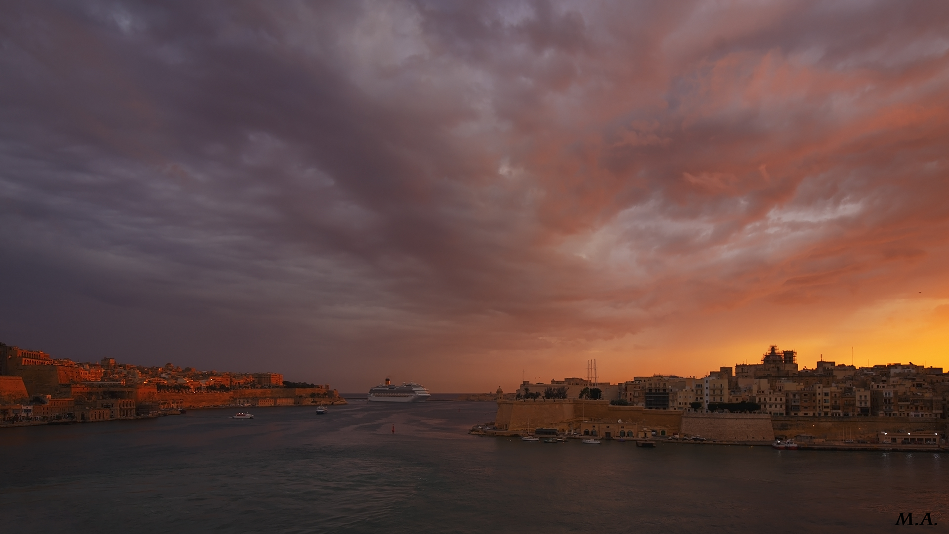 Sunrise in port - Malta (Valletta)...