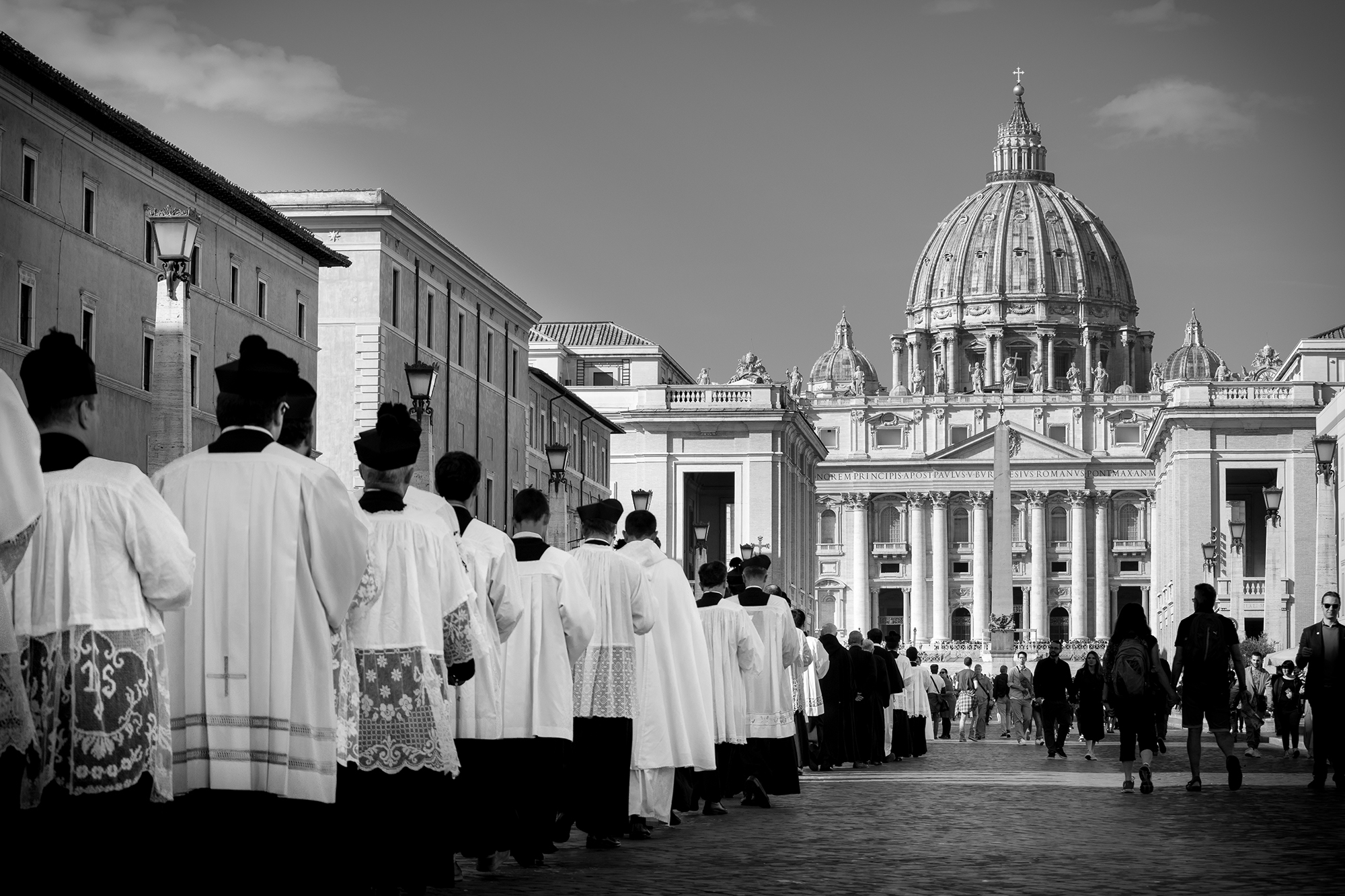 Processione di prelati americani a San Pietro...