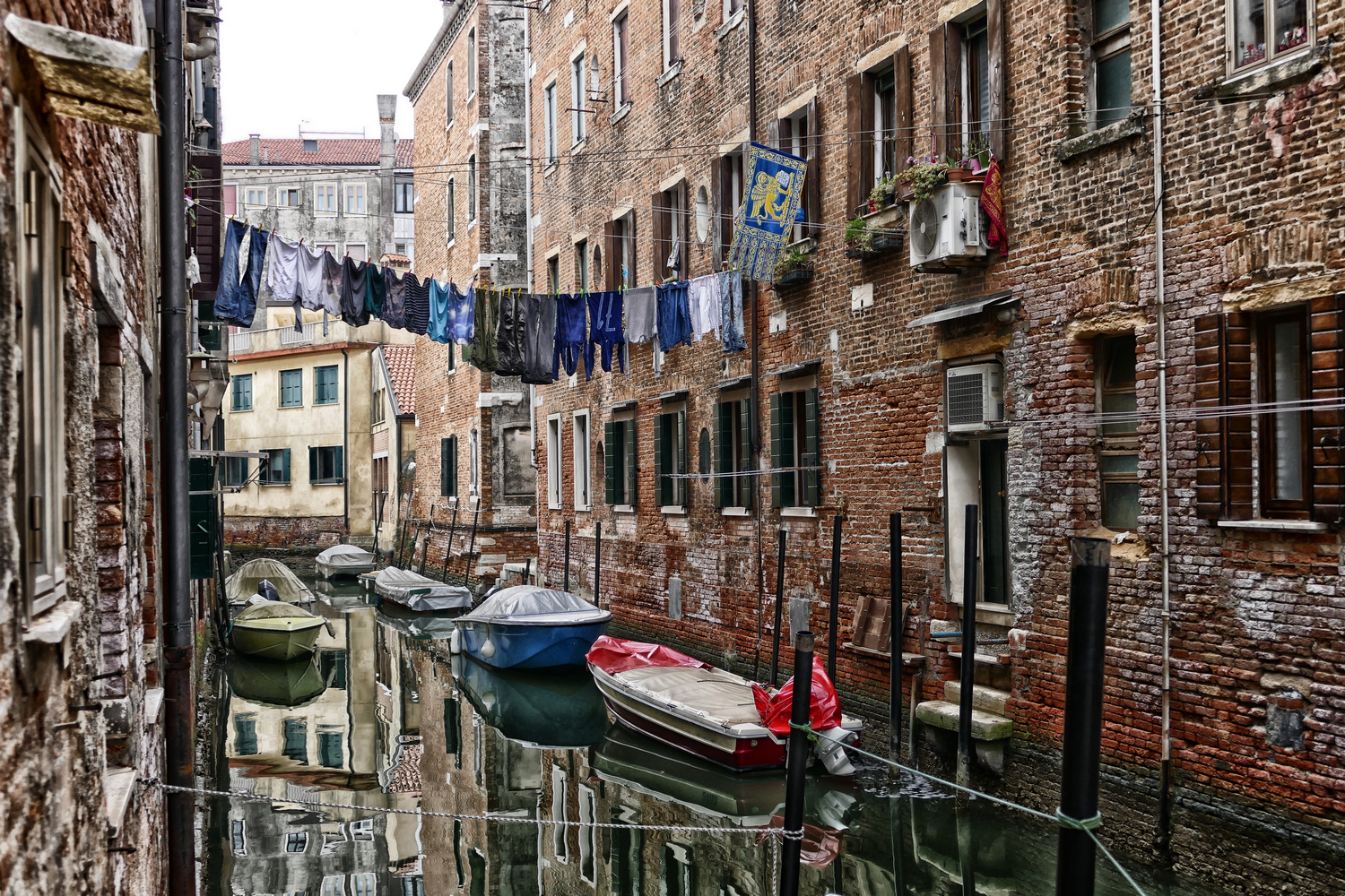 As in Venice we dry the clothes...