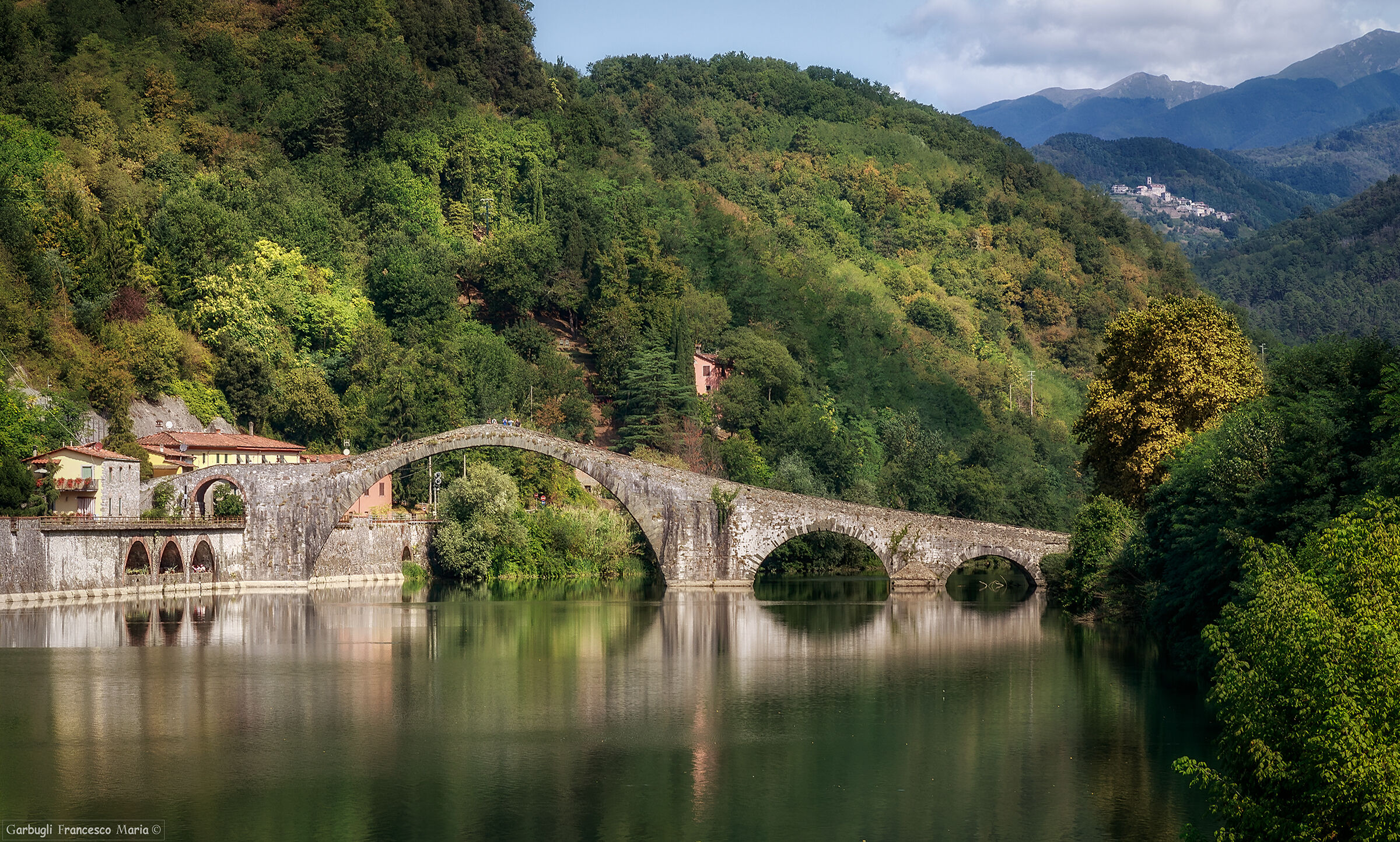 The bridge in the green - Borgo in Mozzano LU...