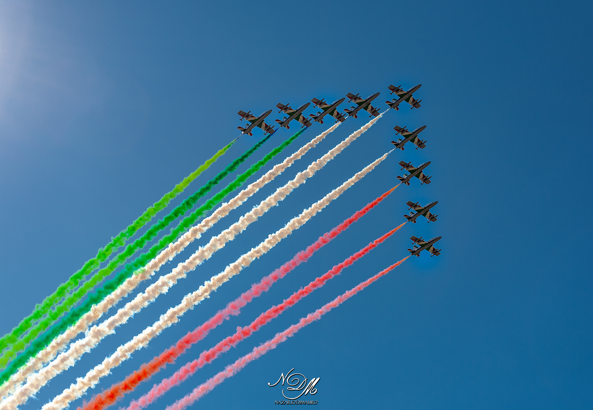 Italian pride on the skies of the Superba... ????...