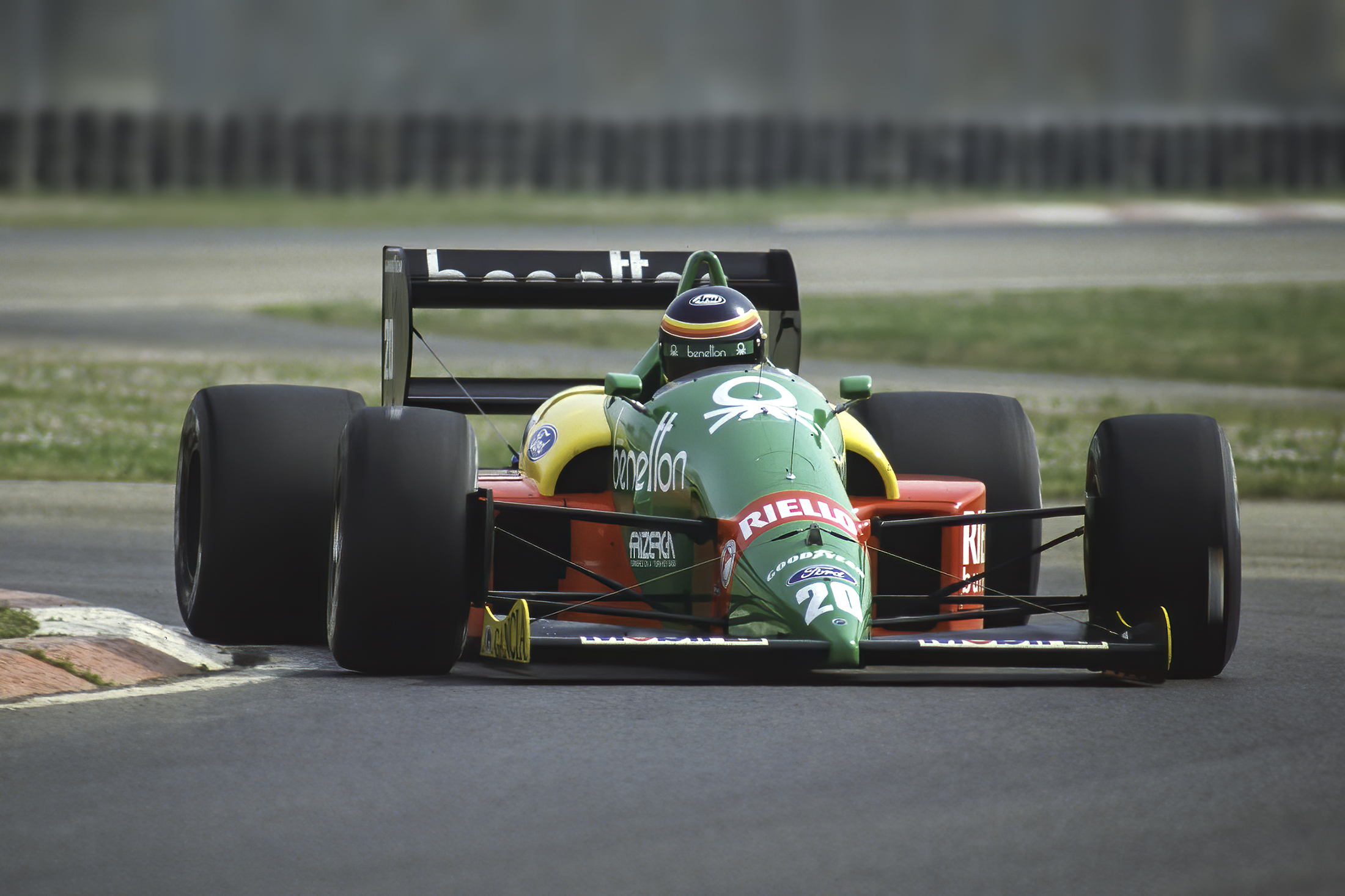 Thierry Boutsen (Benetton.Ford B188)...