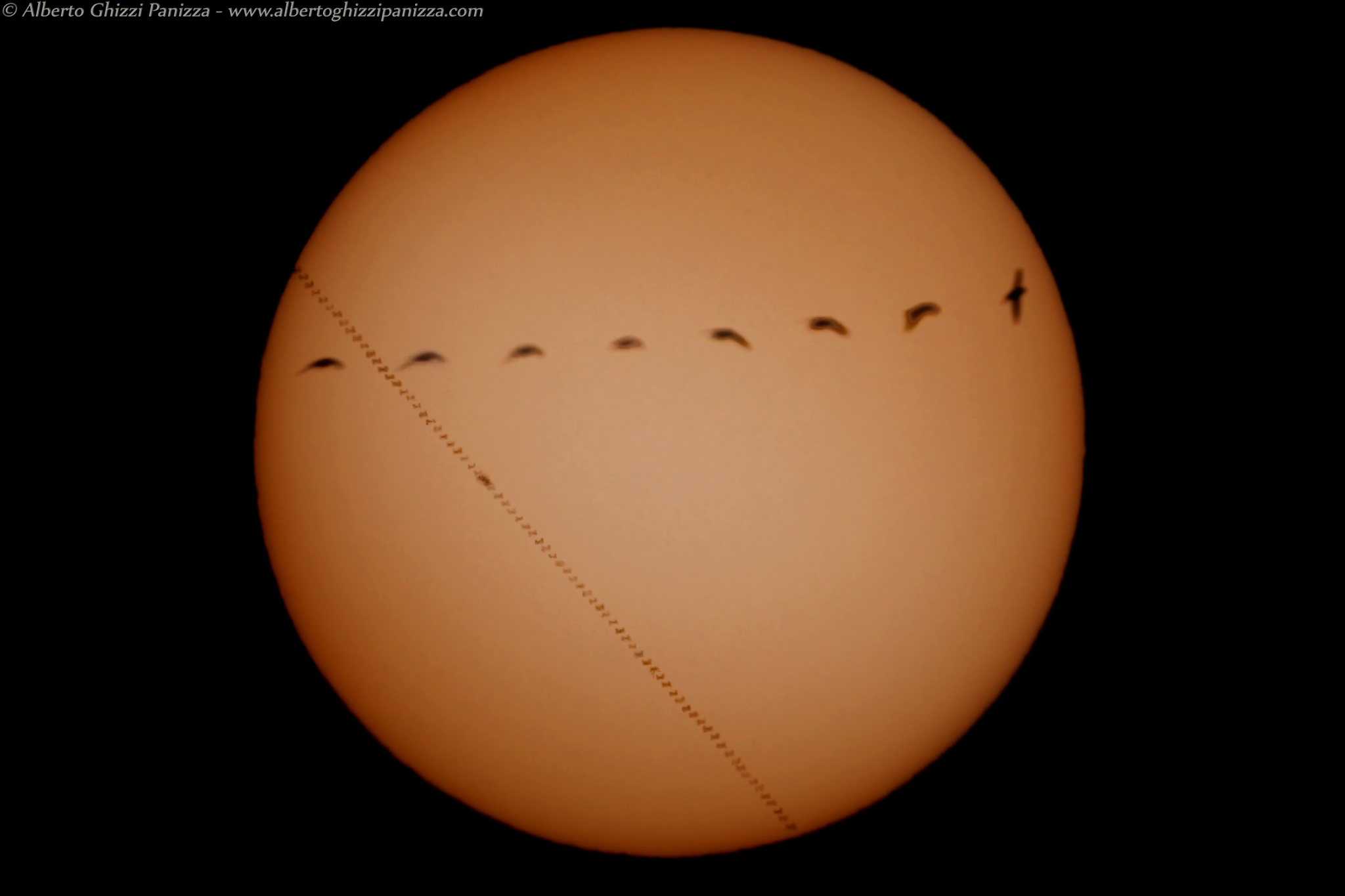 Transit of the ISS on Parma of 08-06-2020 with volatile...