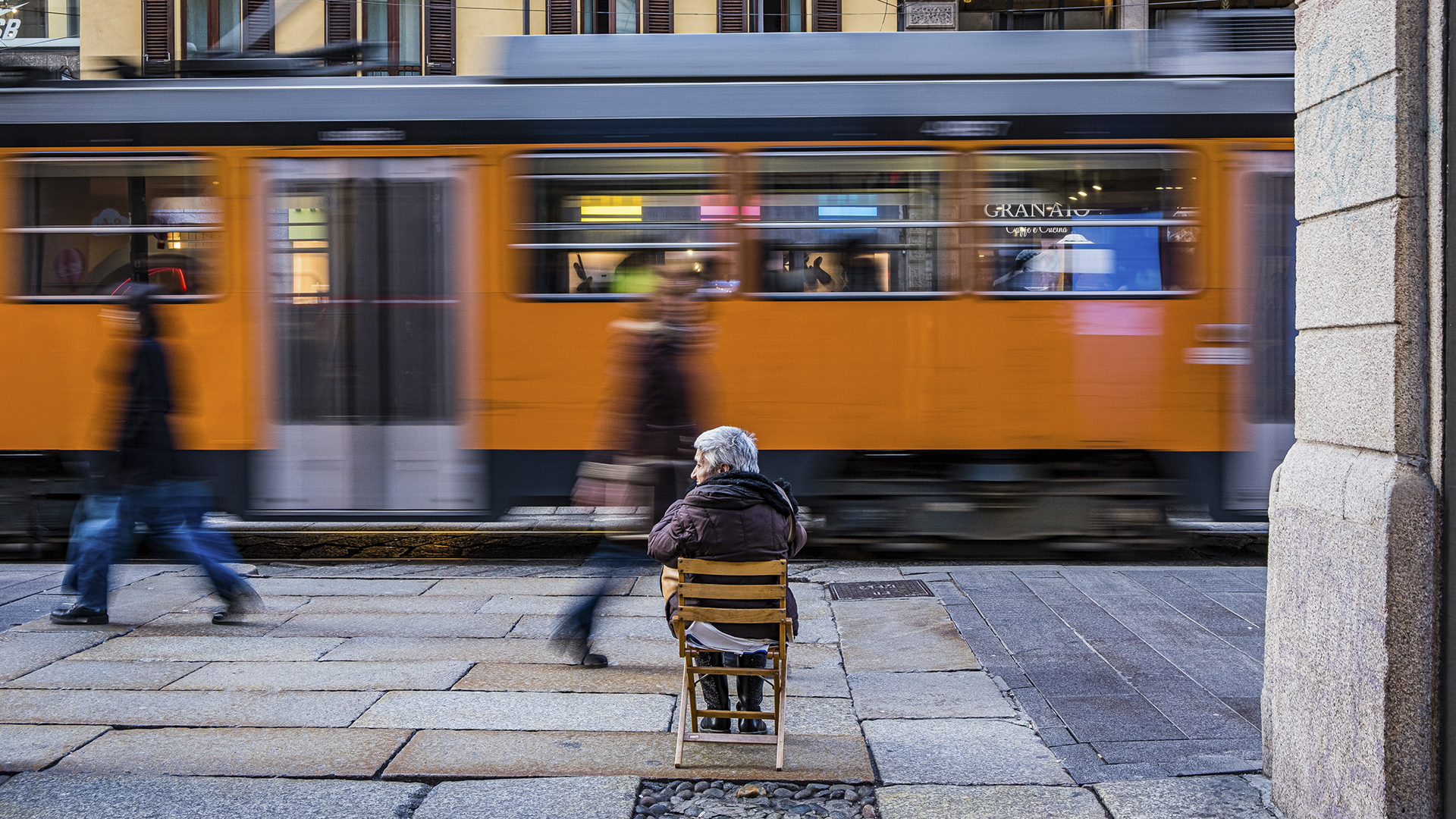 Milan: pass the tram!...