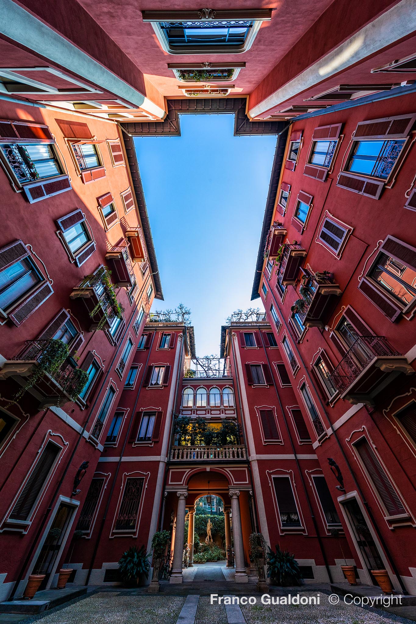 Milanese courtyards...