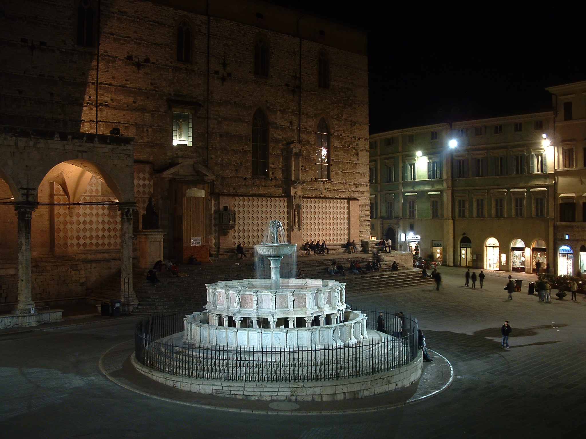 Fontana Maggiore in Piazza Grande 01...