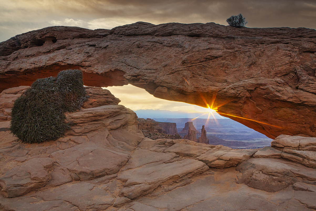 rendezvous with the sun at Mesa Arch...