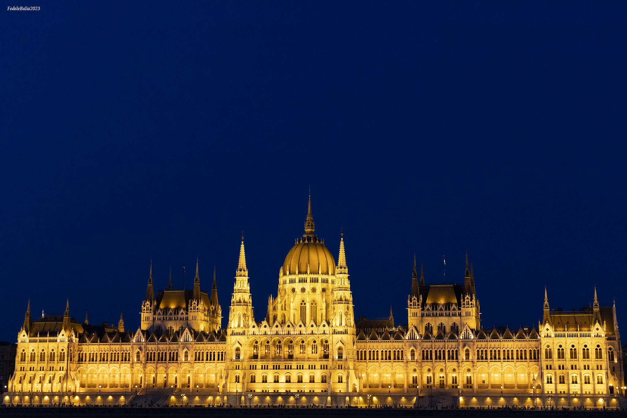 Ora Blu sul Parlamento di Budapest...