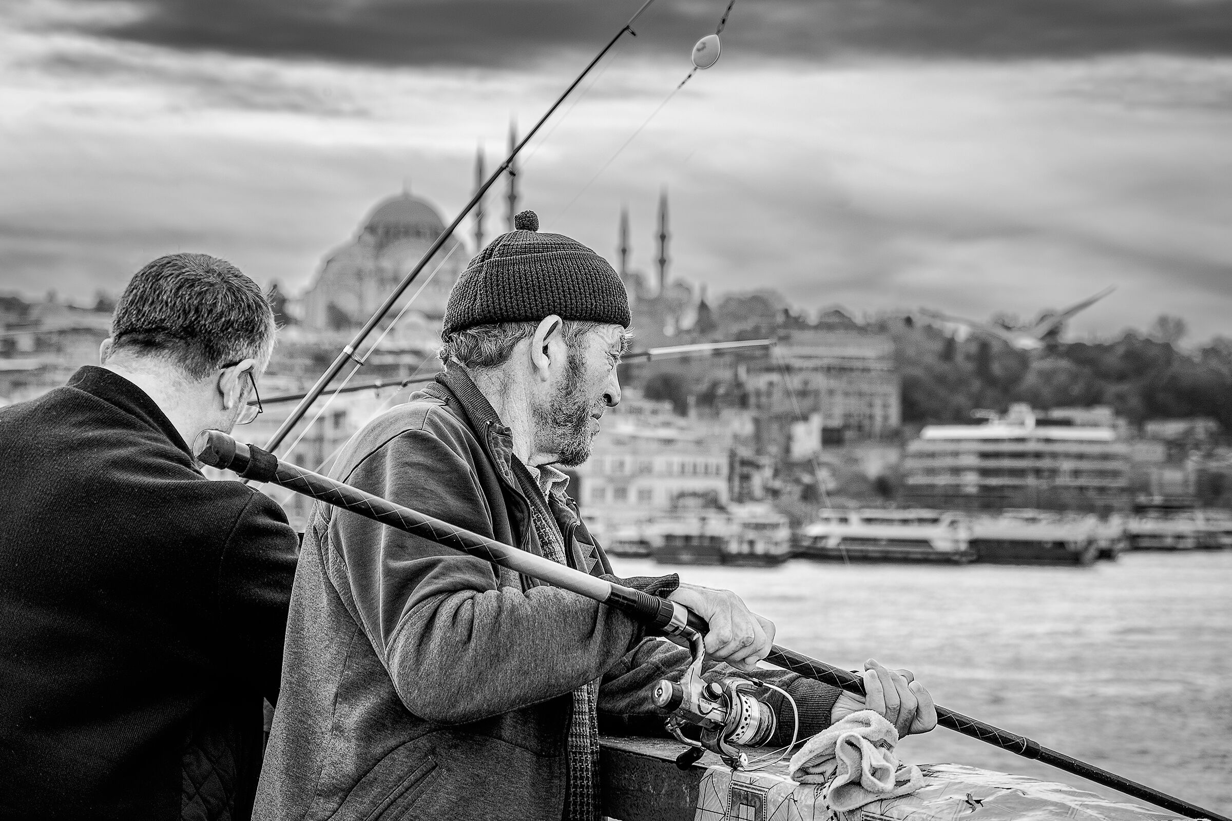Pescatori sul ponte di Galata...