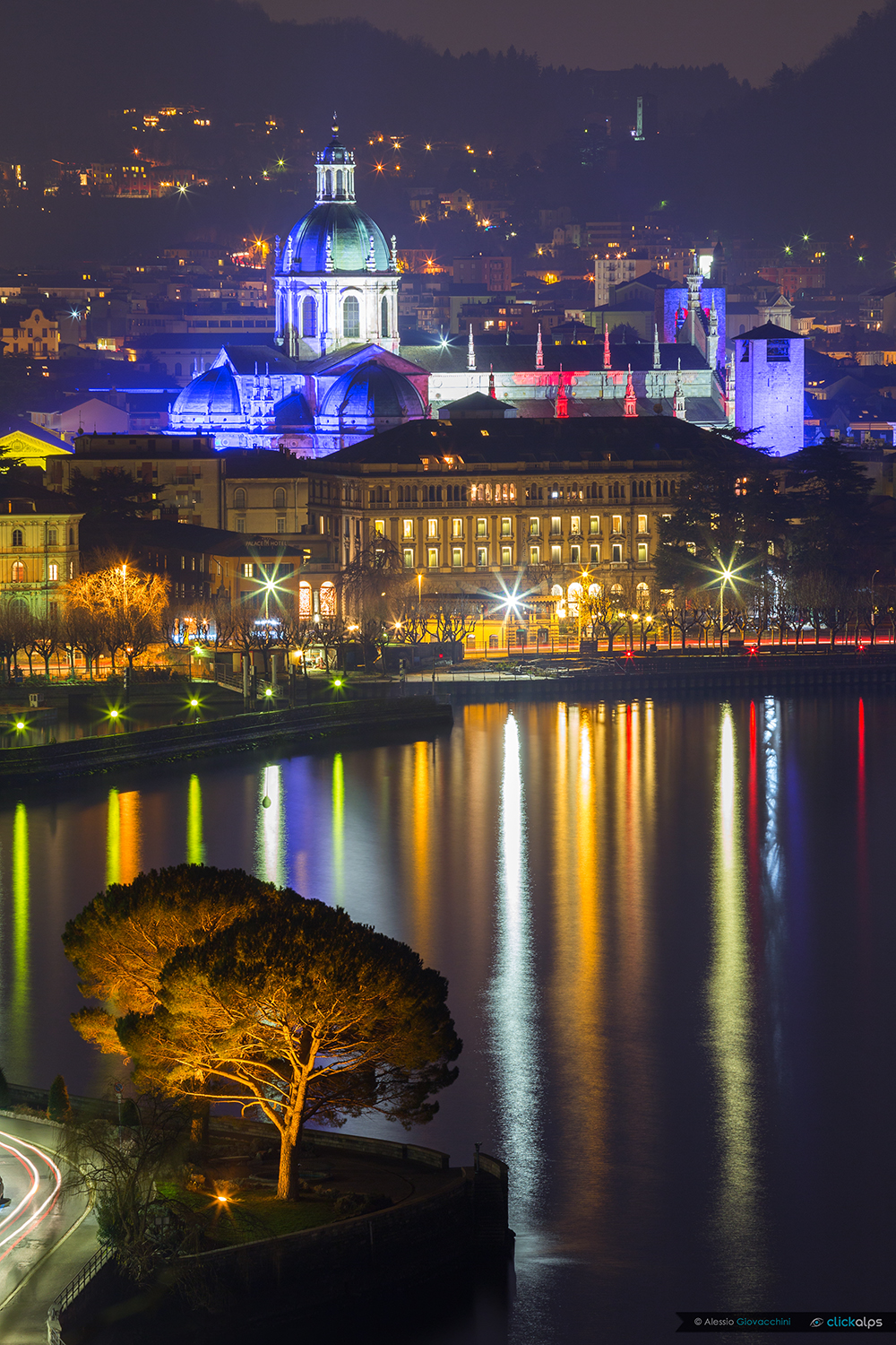 Como Cathedral in Christmas dress...