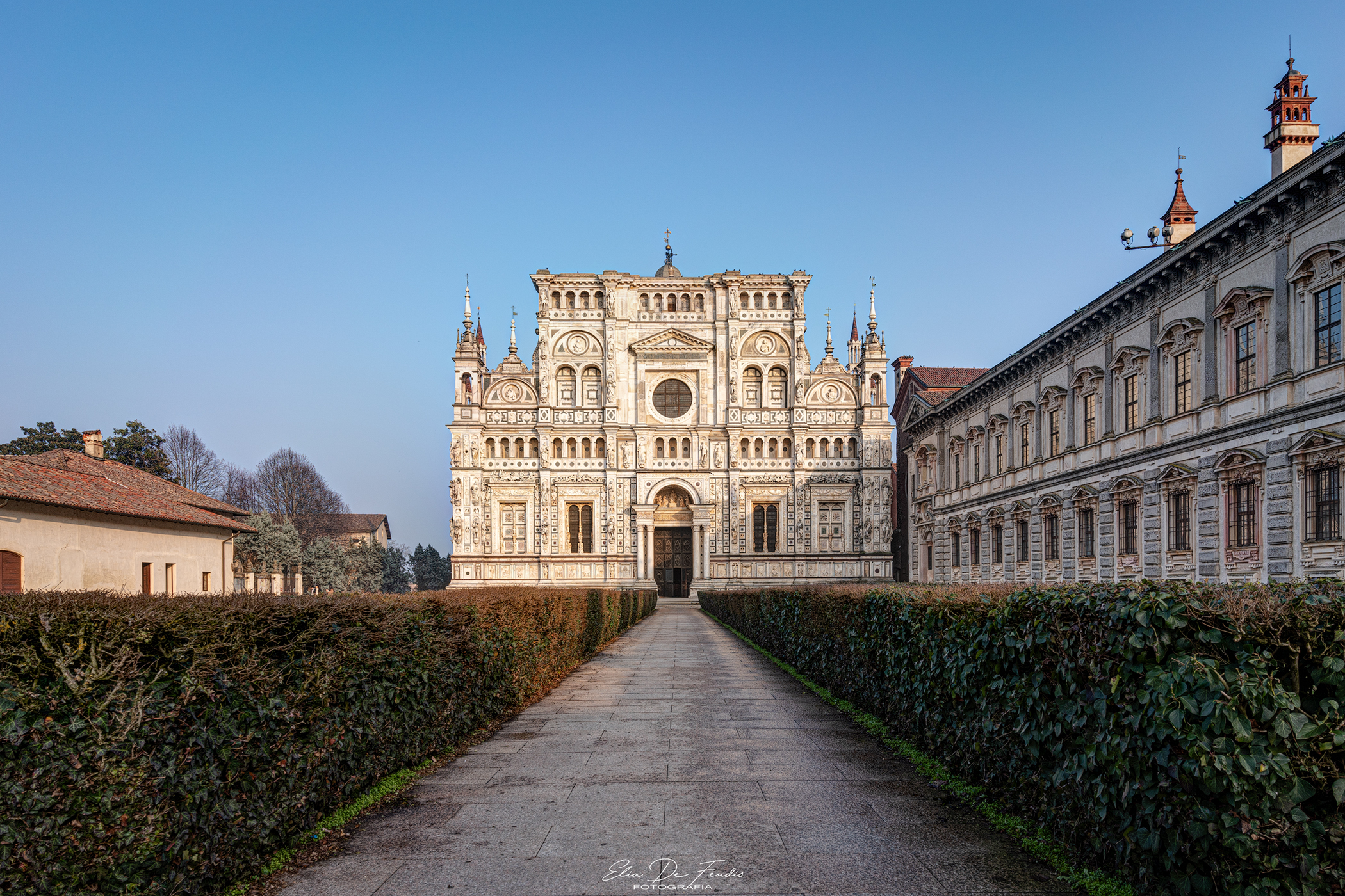 Facciata della Certosa di Pavia...