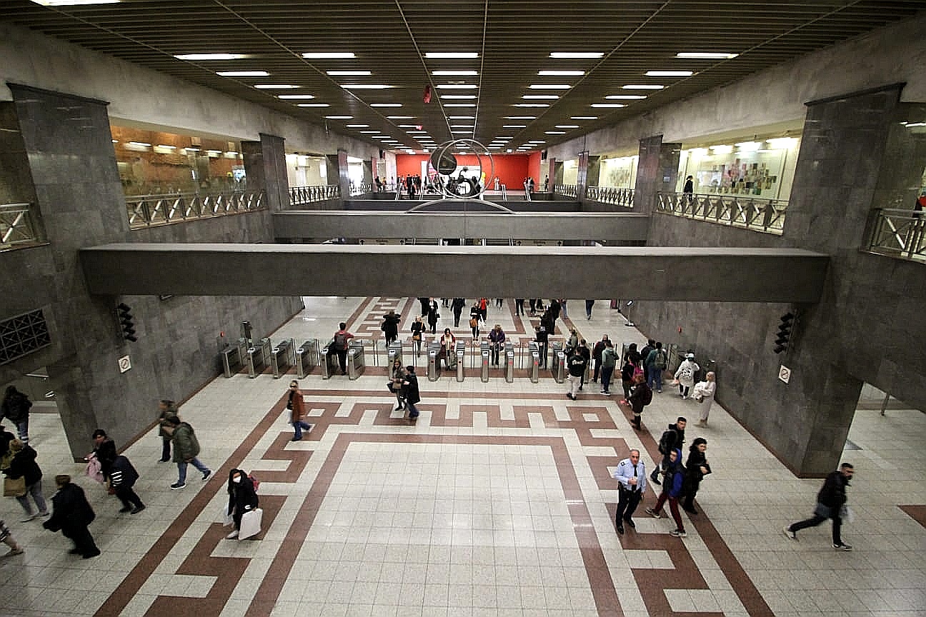 Syntagma metro...
